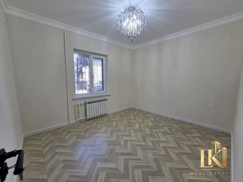 Yangi, ozoda ta’mirli keng 3 xonali kvartira sotiladi, 74 m² (1/9), g‘ishtli uy 4