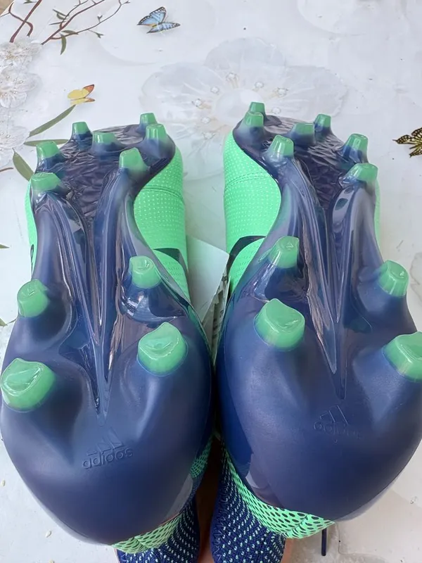Бутсы adidas оригинал 4 Бутсы adidas оригинал 4