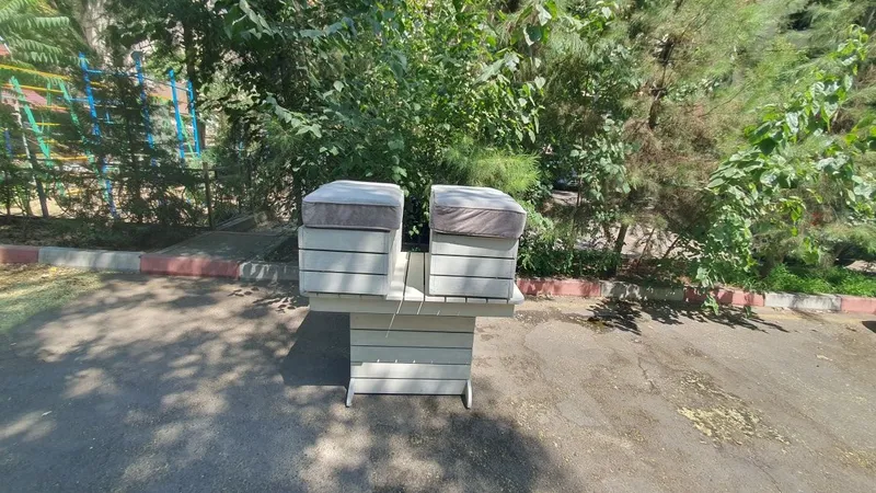 Продам готовый Комплект Стол и 4 табурета с мягким основание 8