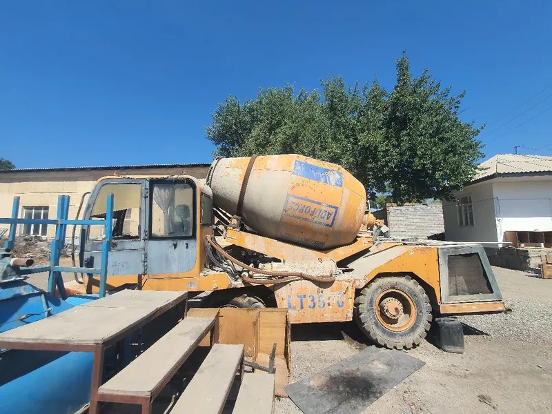 ADFORCE LT3500 mobil betonomeshilka 5 m³ sotiladi 5 ADFORCE LT3500 mobil betonomeshilka 5 m³ sotiladi 5