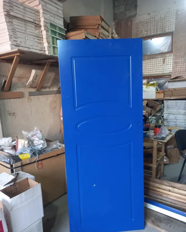 Продам двери крашенные 5