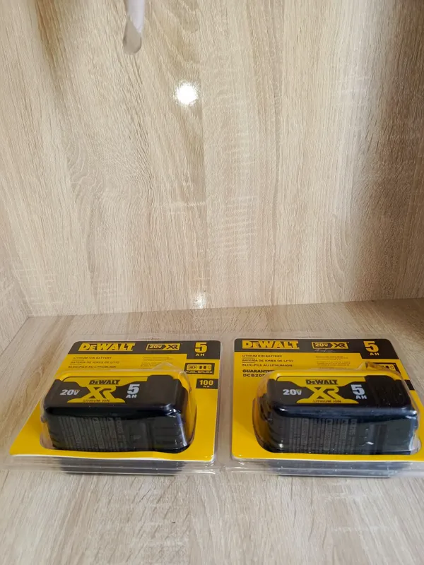 Аккумулятор DeWalt 3 Аккумулятор DeWalt 3