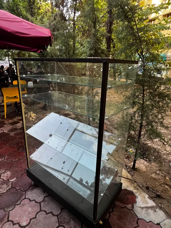 Shisha vitrinası sotiladi 2