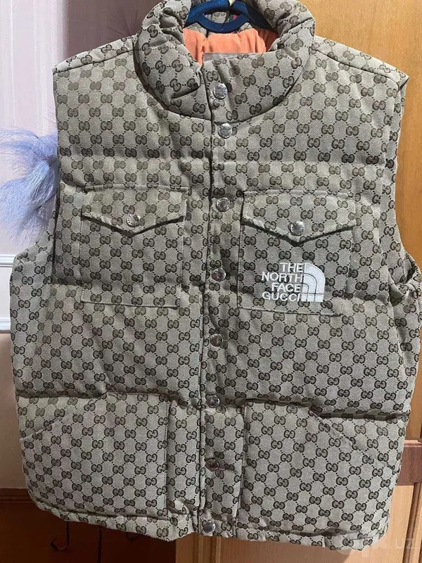 Пуховый жилет The North Face x Gucci, идеальное состояние 1 Пуховый жилет The North Face x Gucci, идеальное состояние 1