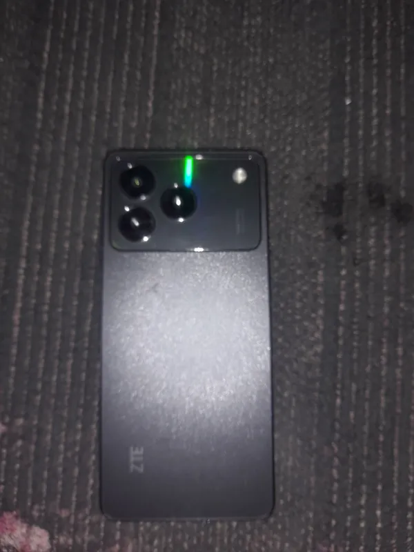 ZTE Blade A76