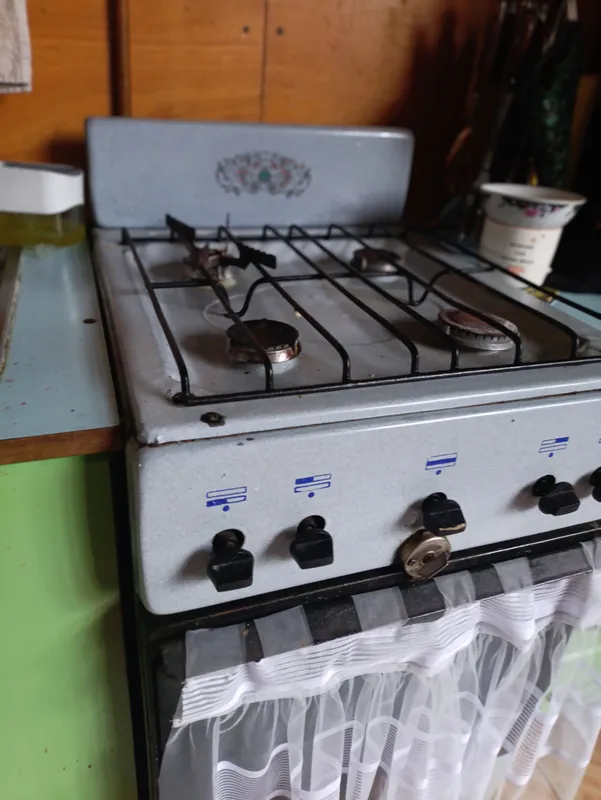Gaz plitasi sotiladi
