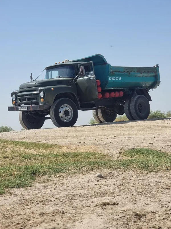 Zil sotiladi Moskovskiy
