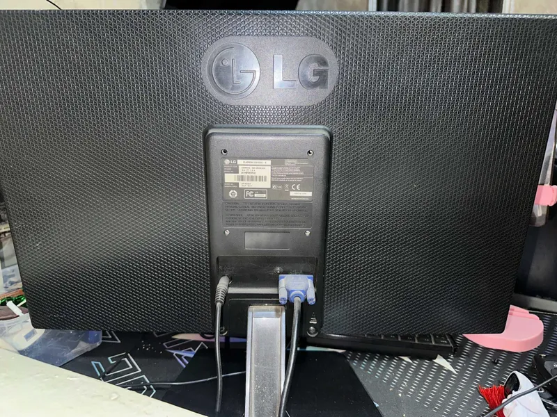 Монитор LG 22" (Full HD) в отличном состоянии — фото 1
