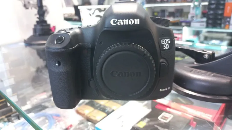 Canon EOS 5D mark lll 4