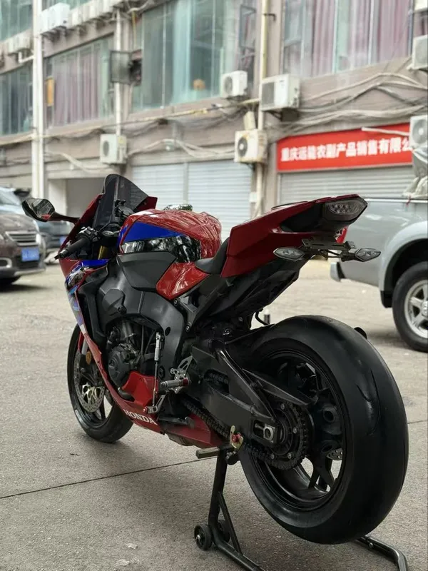 Продаётся CBR1000RR 2017 Fireblade — фото 4