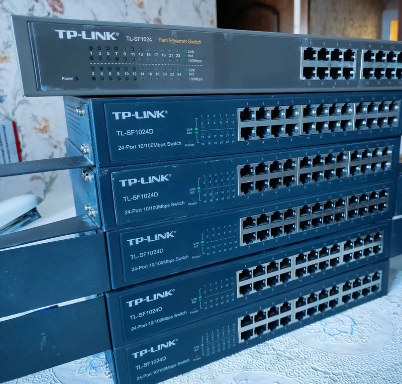 TP-LINK коммутаторы, 24 портов. 1