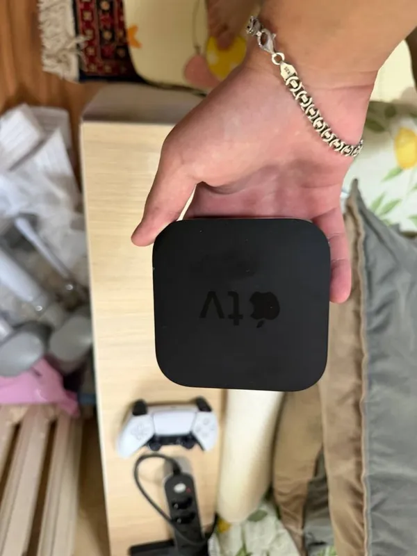 Apple TV продам срочно