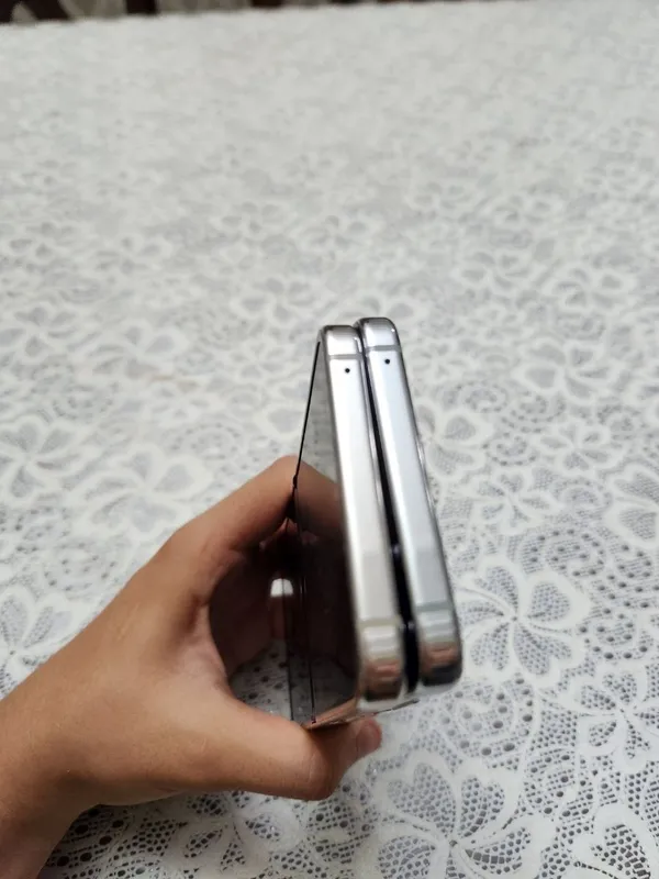 Samsung Z flip 5 8/256 go 4