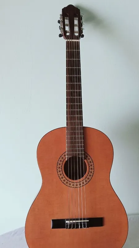 Gitara sotiladi deyarli yangi