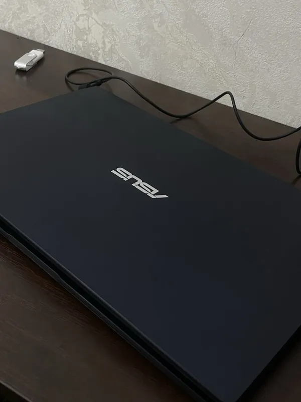 ASUS VivoBook E510 4/256GB SSD / Отличный для учебы и работы — фото 1