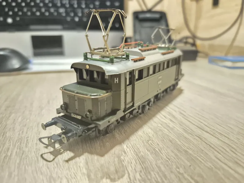 Модель железной дороги piko электровоз e44 2