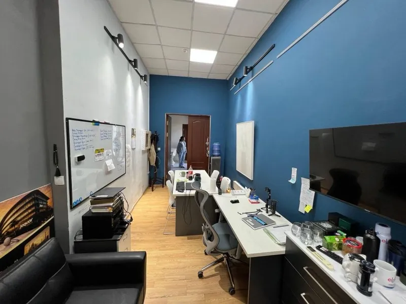 Аренда под офис 25кв.м есть Парта и Стул, Миллий Бог! 1этаж 500у.е 3
