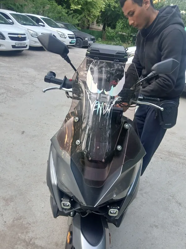 Skuter n max x max yamaha 180 kub 6