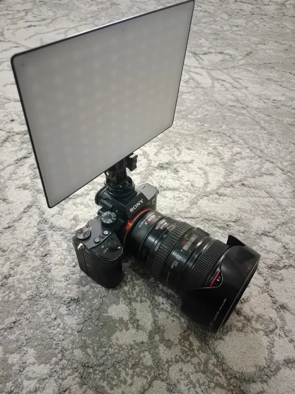 Sony a 7iii abektiv 24-105 1 ta batareka adapter — фото 2