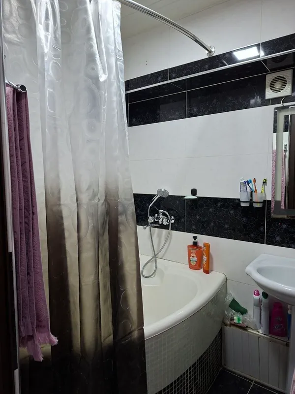 Продаётся уютная 3-комнатная квартира с ремонтом, в кирпичном доме, 66 м² 9