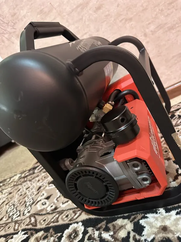 Milwaukee M18 FAC FUEL + АКБ 12.0Ah FORGE 4 Milwaukee M18 FAC FUEL + АКБ 12.0Ah FORGE 4