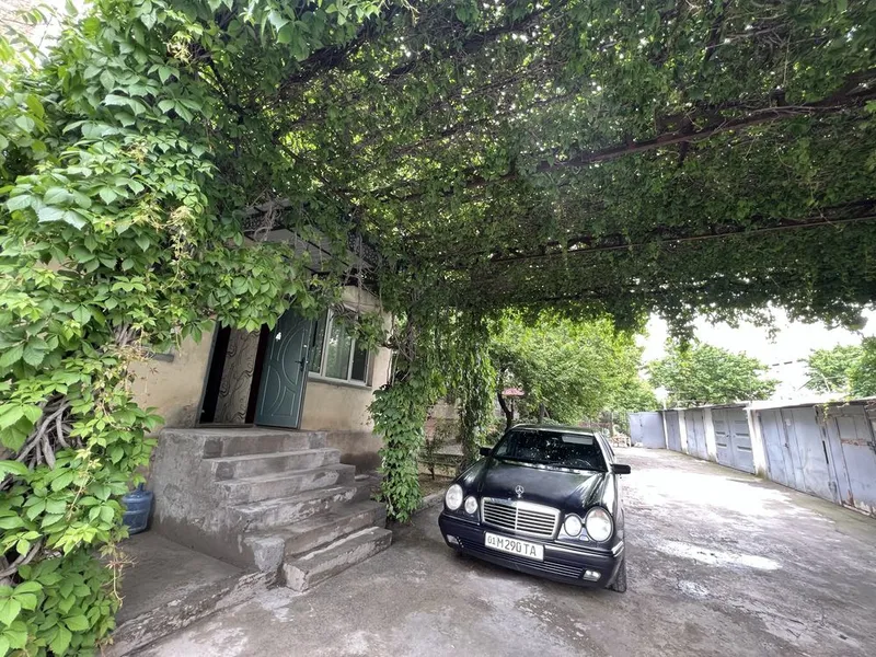 Продам свою 4х комнатную + большой холл квартиру