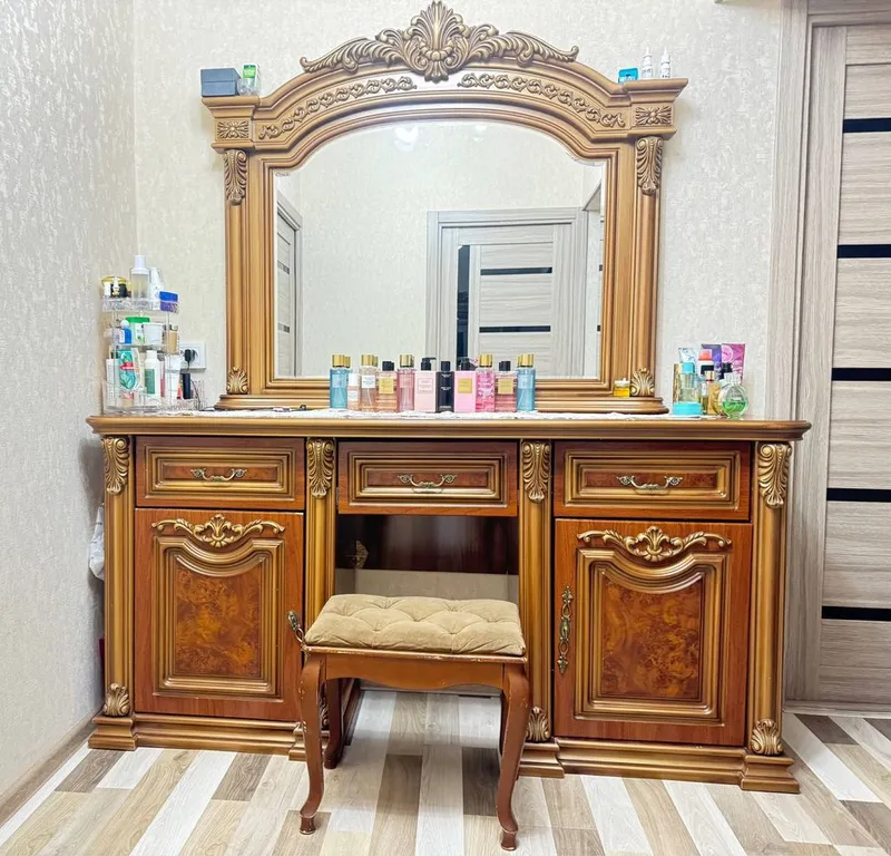 Комплект мебеллар сотилади