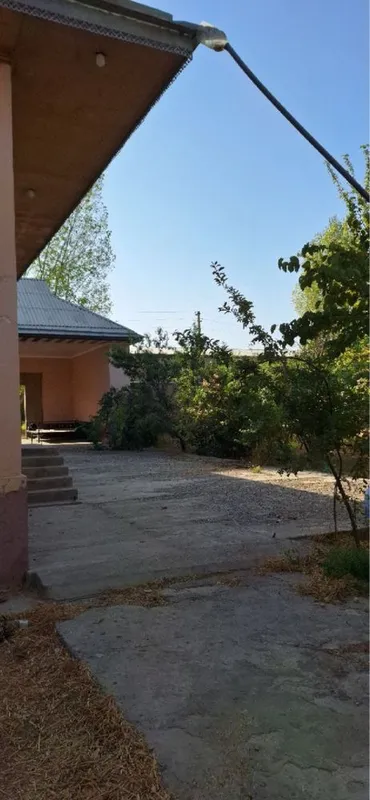 Uy hovli sotiladi
