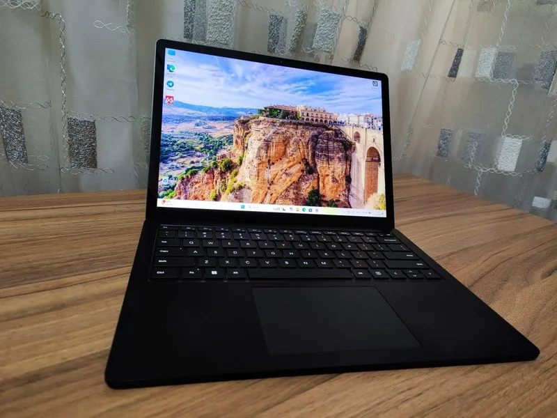 Microsoft Surface Laptop 5 1