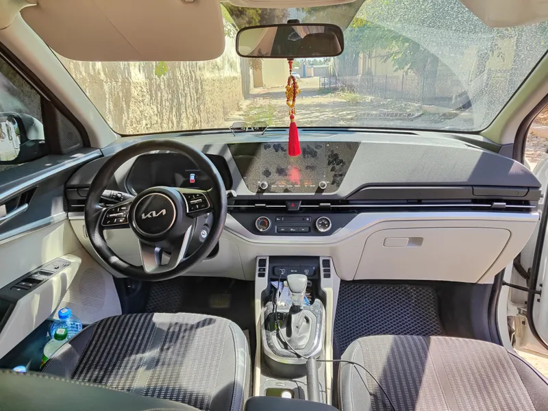 Kia Carens 1 позиция 2025 года 4