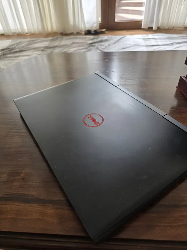 Noutbook Dell Igravoy 1