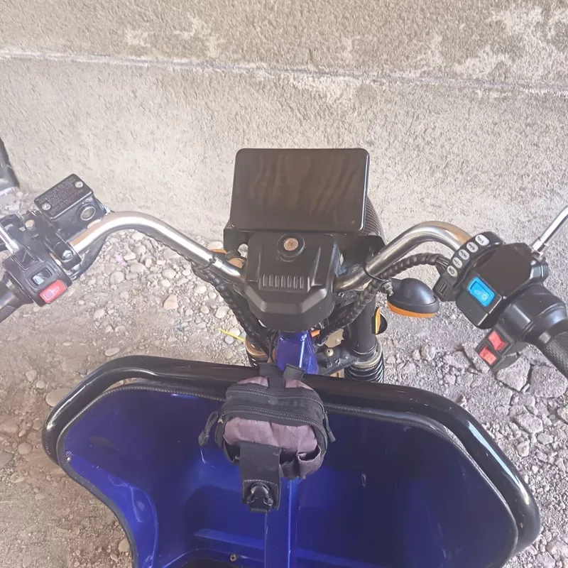 3 oyoqlik skuter orqasiga odma minadi yukham ortsa buladi