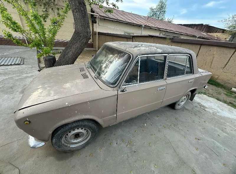 Vaz 2101 sotiladi