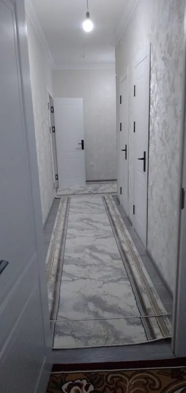 Guliston shahri yangi bozor yangi dom 2 xona balkonli. 1