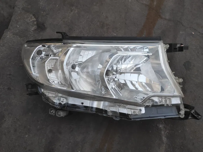 Land cruiser б\у правая сторона фара Land cruiser б\у правая сторона фара