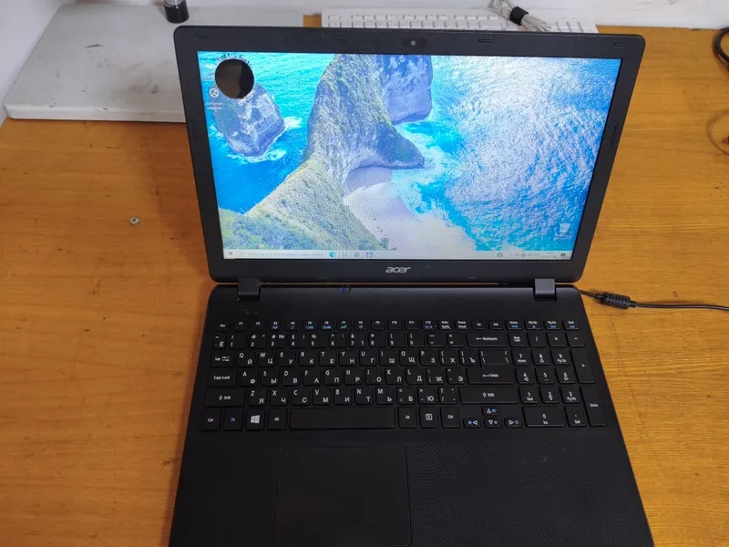Acer n15w4 noutbuk sotiladi n3710 DDR3 8gb H500 gb