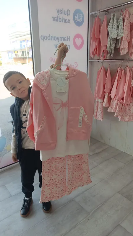 Qiz bola uchun sport kostyumi 3 Qiz bola uchun sport kostyumi 3