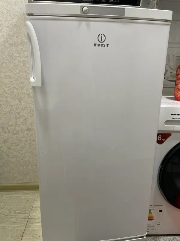 Холодильник INDESIT 2