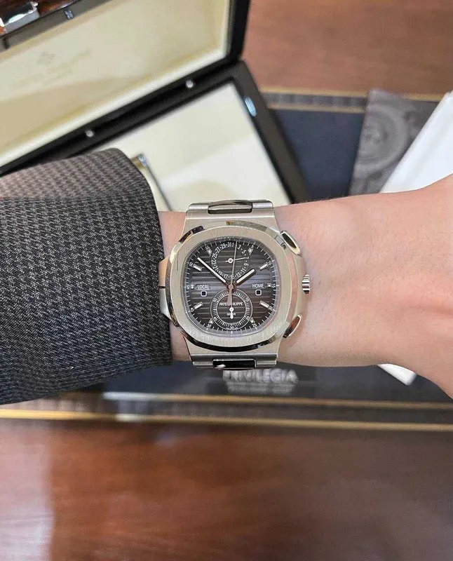 Patek Philippe Nautilus 5990 — фото 1
