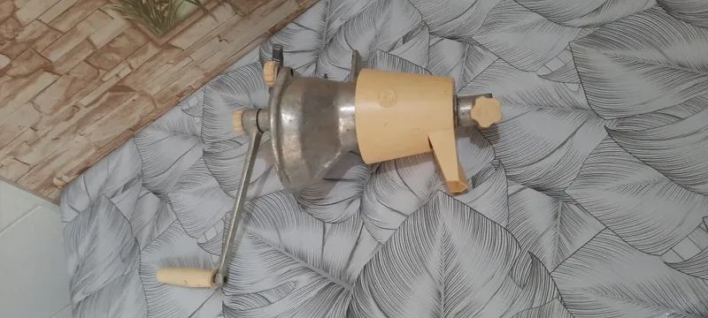 Продаётся ручная соковыжималка. — фото 1