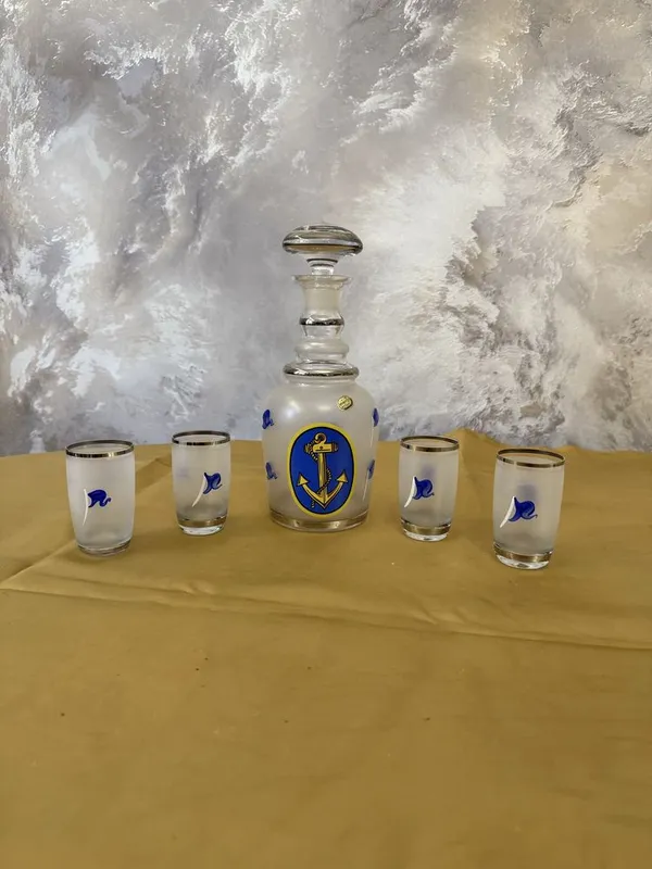Штофф для водки и 4 стакана — фото 1