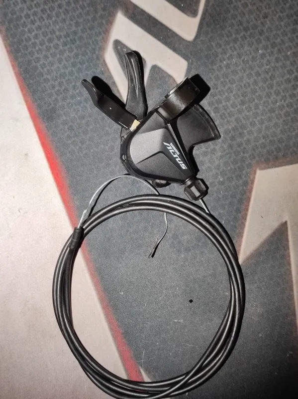 Shimano Altus original 9 tezlikli manetka shifter 4 Shimano Altus original 9 tezlikli manetka shifter 4
