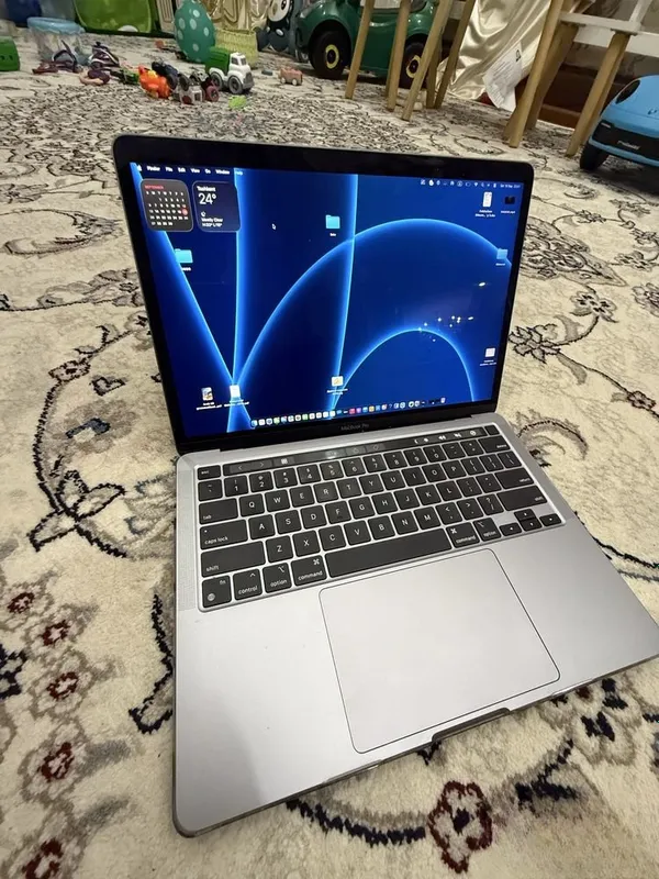 MacBook Pro 13, 8/256 1 MacBook Pro 13, 8/256 1
