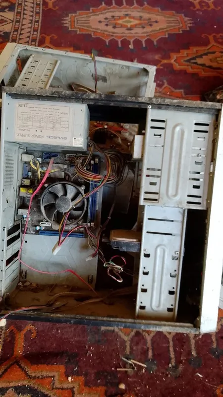 Kompyuter monitor 3