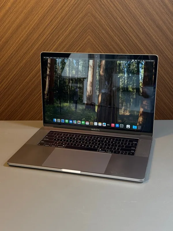 MacBook Pro 15,4 — фото 2