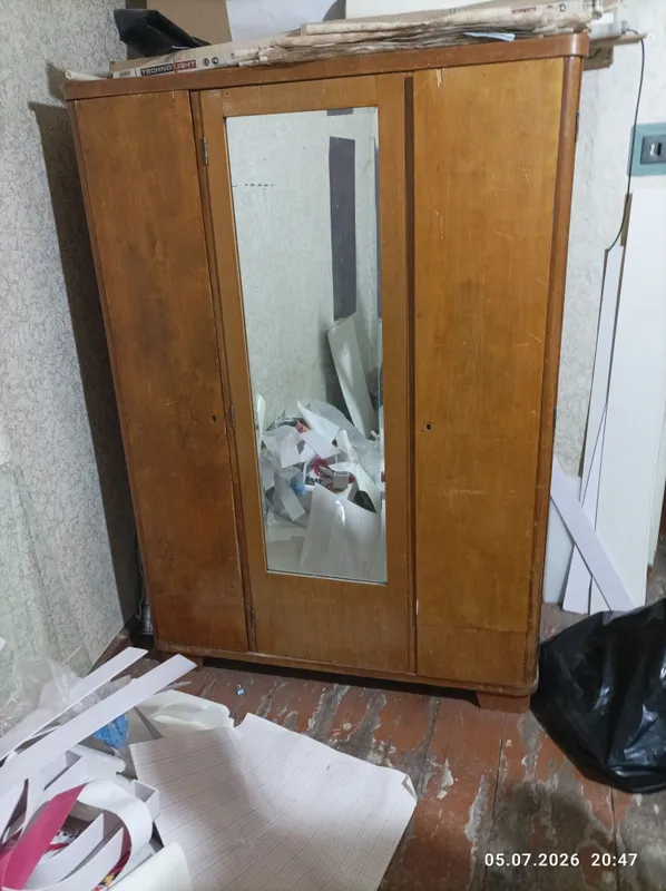 Срочно продаю. Шифоньер советский