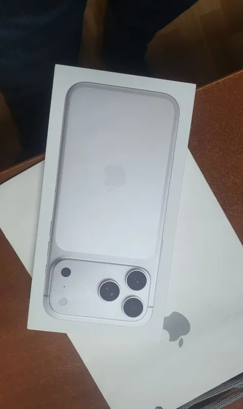 iPhone 17 Pro Max, серебристый 1 iPhone 17 Pro Max, серебристый 1