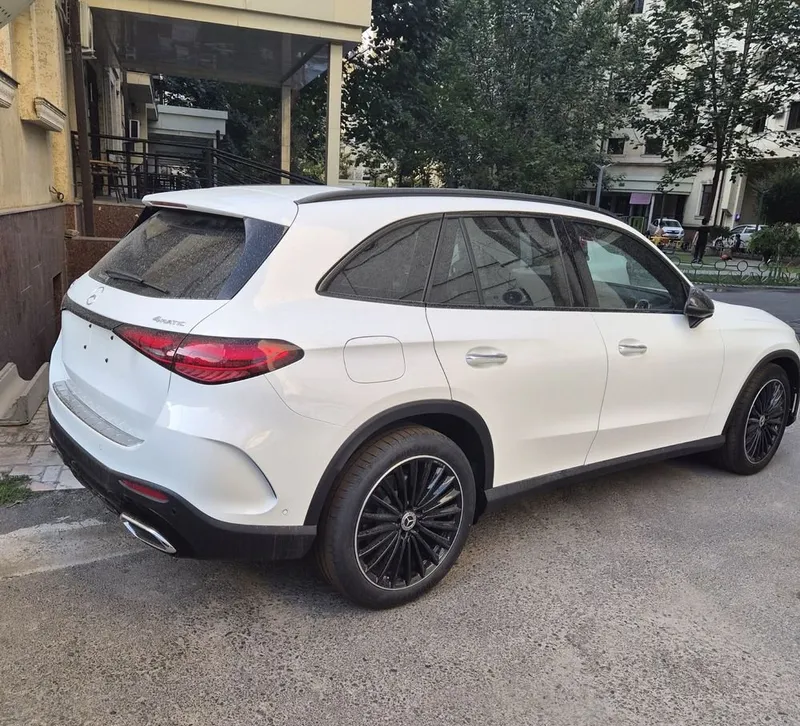 Mercedes Benz GlC 300 (4 matic) 2 Mercedes Benz GlC 300 (4 matic) 2