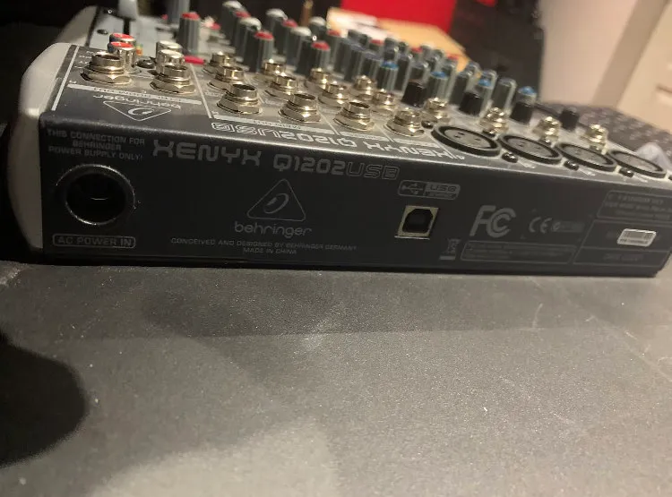 Микшер Behringer XENYX Q1202USB Mixer — фото 3