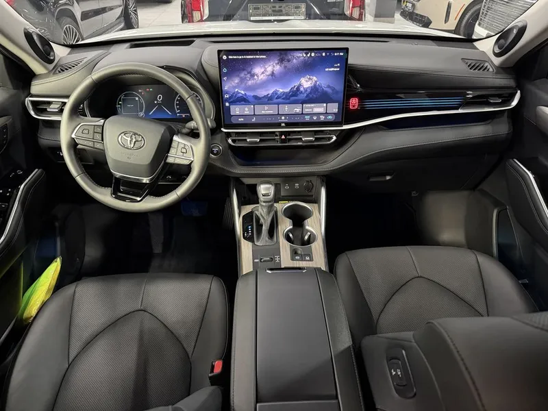 Toyota Highlander 2.5 HEV Limited E-Four — фото 1
